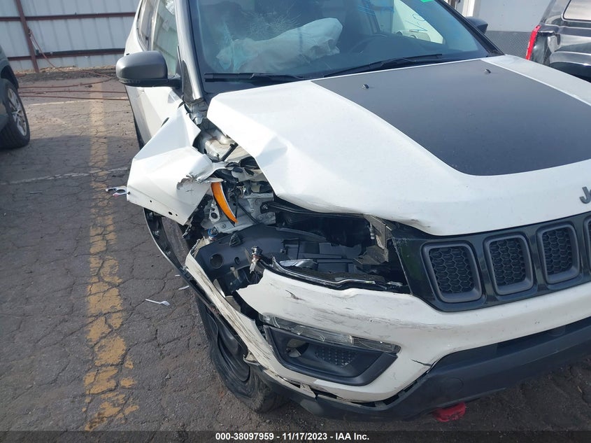 VIN 3C4NJDDB7LT208549 2020 JEEP COMPASS TRAILHAWK 4X4