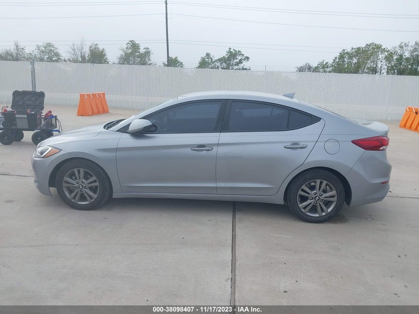 VIN 5NPD84LF7HH172395 2017 HYUNDAI ELANTRA SE/VALUE/LIMITED