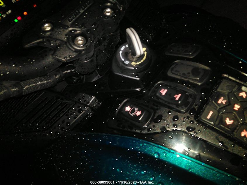 2022 CAN-AM SPYDER ROADSTER RT/RT LIMITED 2BXNBDD29NB000196