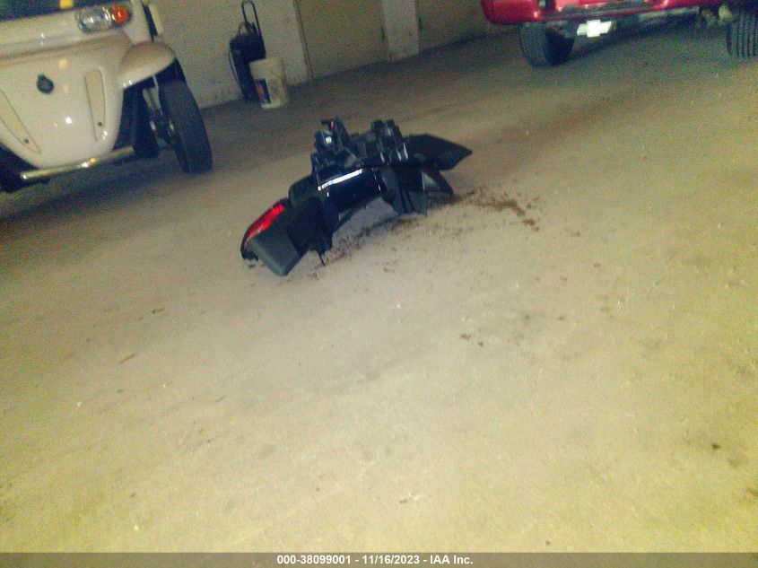 2022 CAN-AM SPYDER ROADSTER RT/RT LIMITED 2BXNBDD29NB000196
