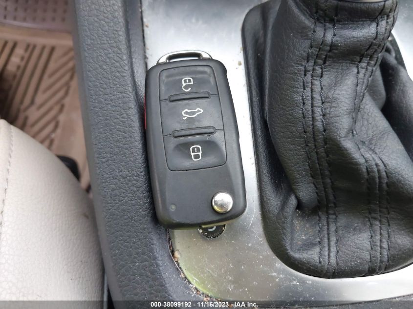 2014 VOLKSWAGEN JETTA HYBRID SE 3VW637AJ7EM267851