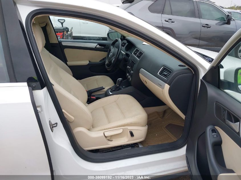 2014 VOLKSWAGEN JETTA HYBRID SE 3VW637AJ7EM267851