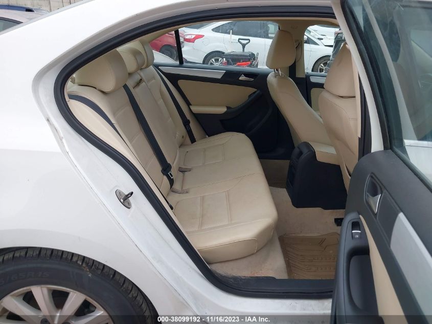 2014 VOLKSWAGEN JETTA HYBRID SE 3VW637AJ7EM267851