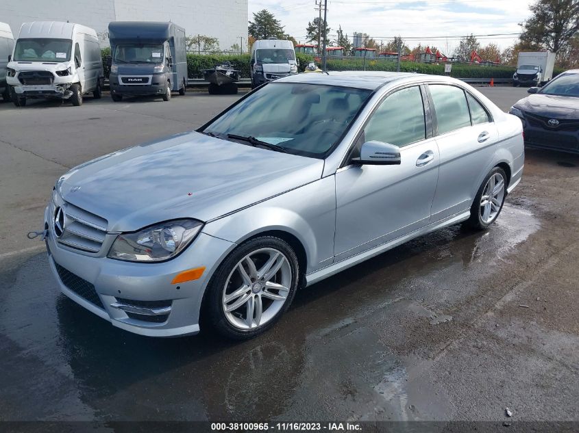 2013 MERCEDES-BENZ C 250 SPORT/LUXURY - WDDGF4HBXDA791184