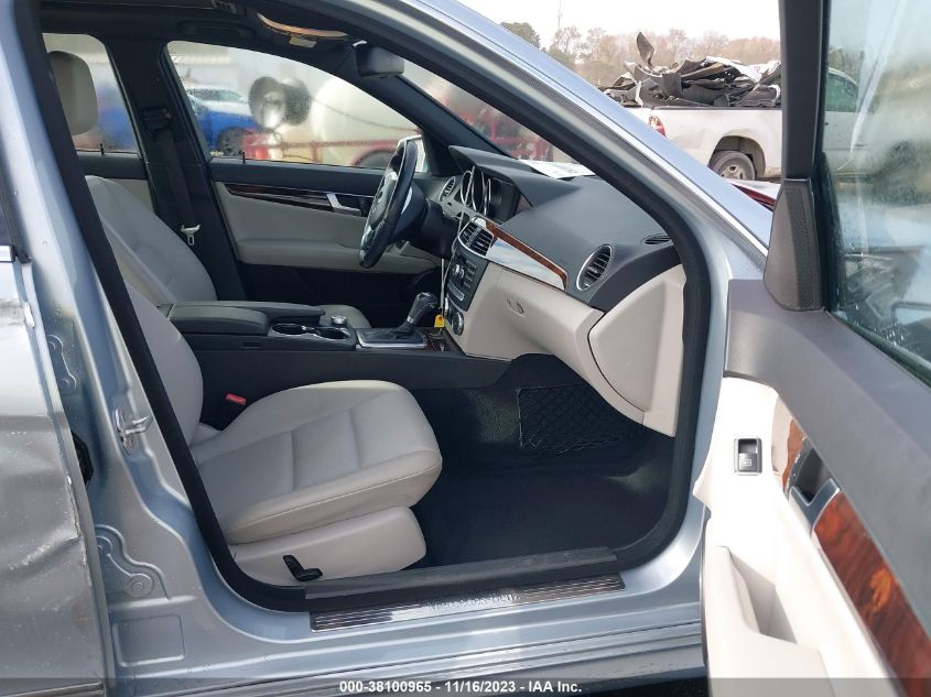2013 MERCEDES-BENZ C 250 SPORT/LUXURY - WDDGF4HBXDA791184