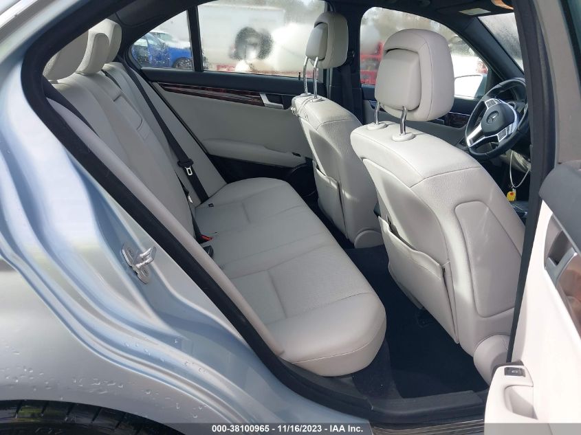 2013 MERCEDES-BENZ C 250 SPORT/LUXURY - WDDGF4HBXDA791184