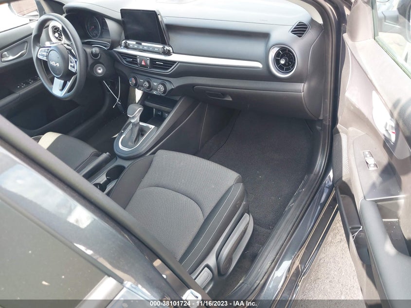VIN 3KPF24AD2PE613588 2023 KIA FORTE LX/LXS