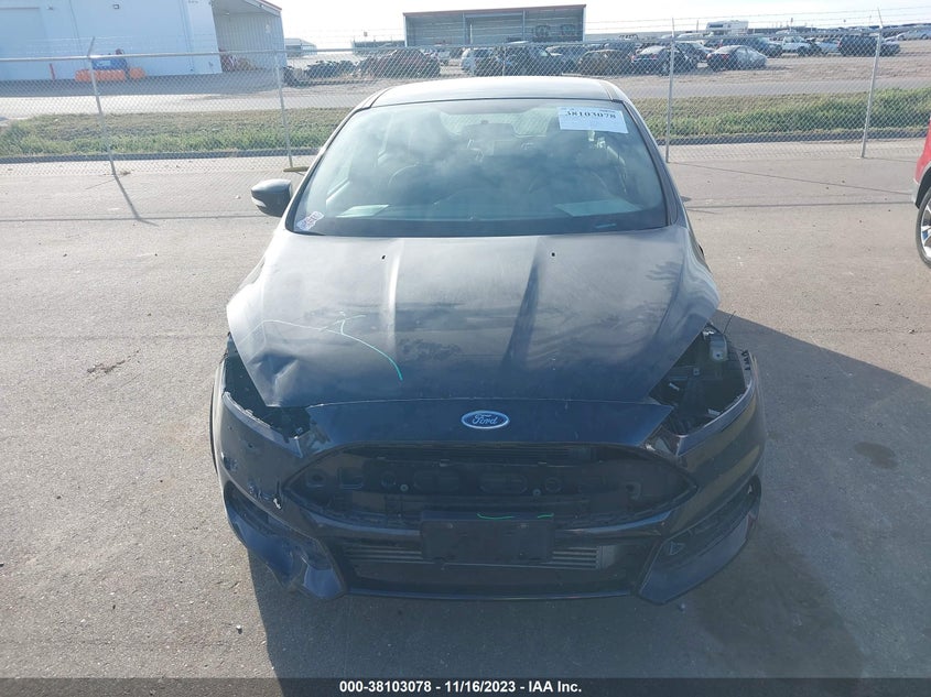 VIN 1FADP3L94JL325748 2018 FORD FOCUS ST