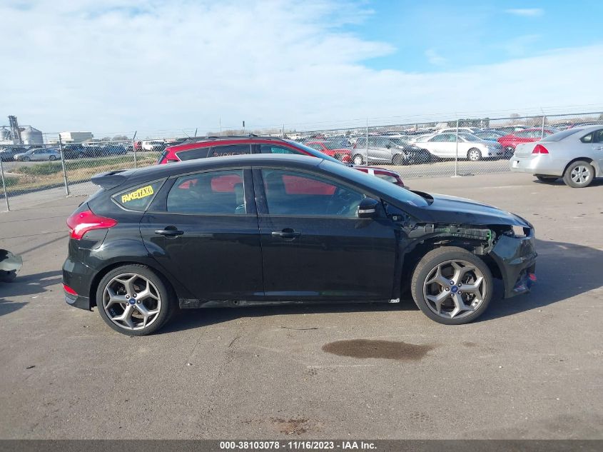 VIN 1FADP3L94JL325748 2018 FORD FOCUS ST