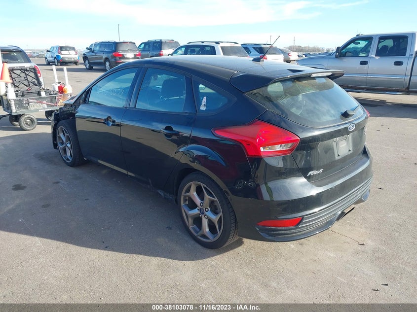 VIN 1FADP3L94JL325748 2018 FORD FOCUS ST