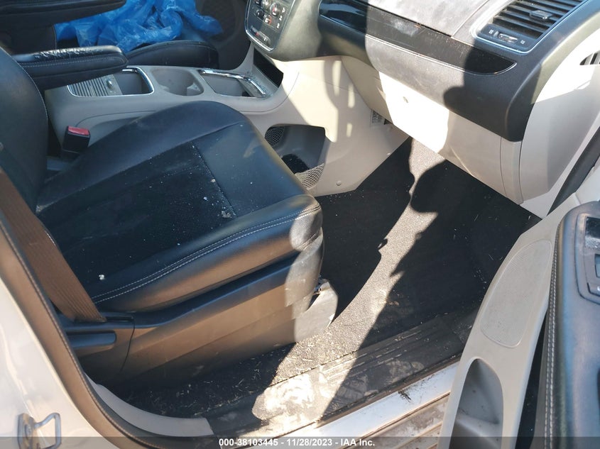 VIN 2C4RDGCG1HR692672 2017 DODGE GRAND CARAVAN SXT