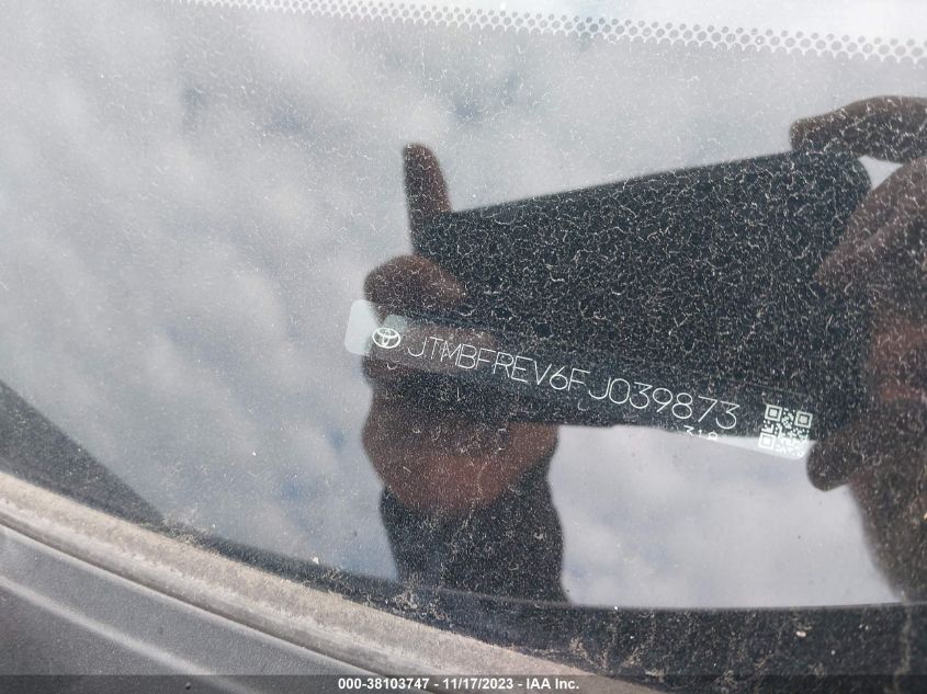2015 TOYOTA RAV4 LE - JTMBFREV6FJ039873
