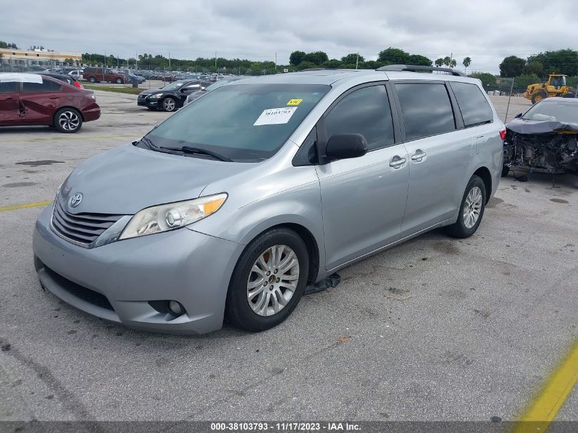 5TDYZ3DC6HS766855 2017 TOYOTA SIENNA, photo no. 2