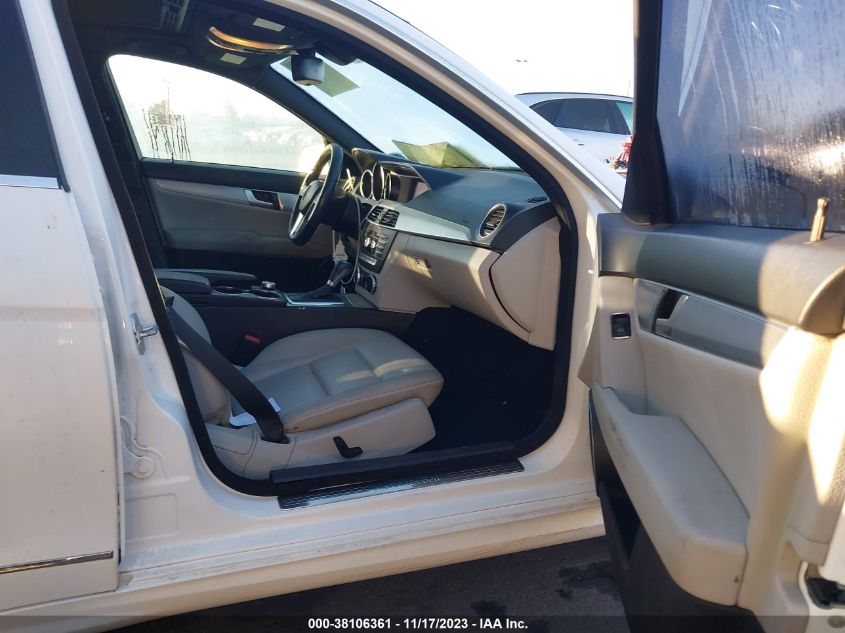 2014 MERCEDES-BENZ C 250 LUXURY/SPORT - WDDGF4HB1ER318633