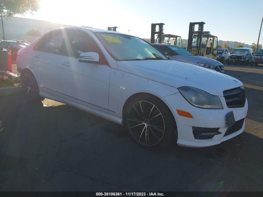 2014 MERCEDES-BENZ C 250 LUXURY/SPORT - WDDGF4HB1ER318633