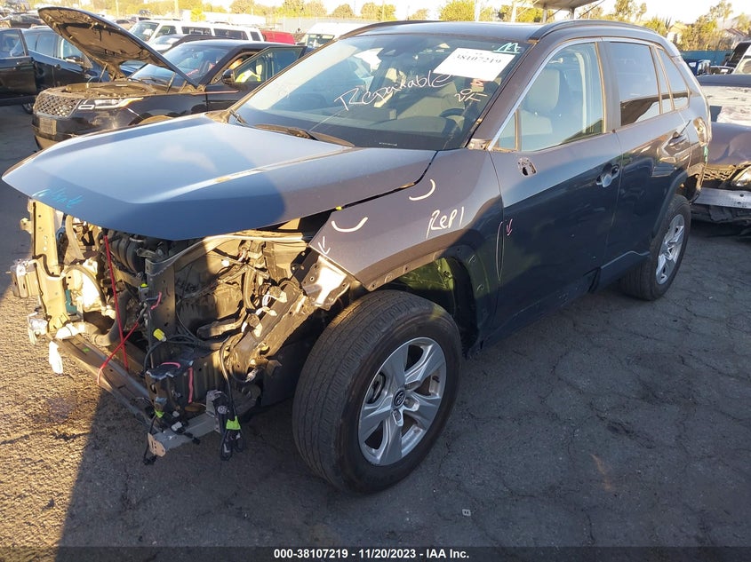 VIN 2T3W1RFV2MW114100 2021 TOYOTA RAV4 XLE