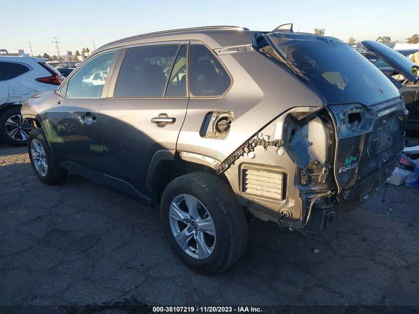 VIN 2T3W1RFV2MW114100 2021 TOYOTA RAV4 XLE