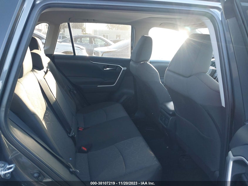 VIN 2T3W1RFV2MW114100 2021 TOYOTA RAV4 XLE