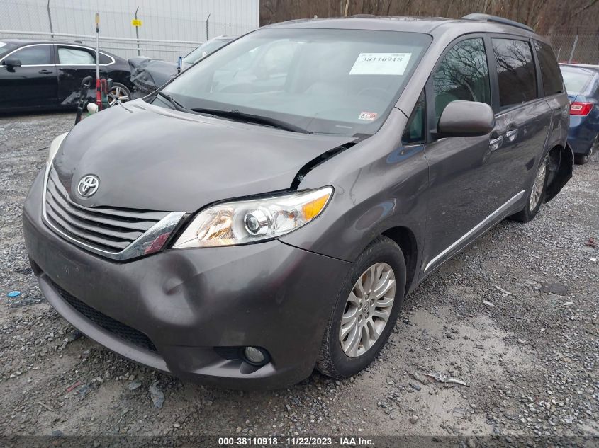 5TDYK3DC8FS679430 2015 TOYOTA SIENNA, photo no. 2