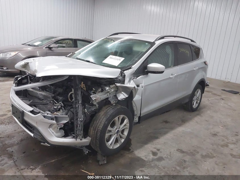 VIN 1FMCU9GD9JUB82995 2018 FORD ESCAPE SE