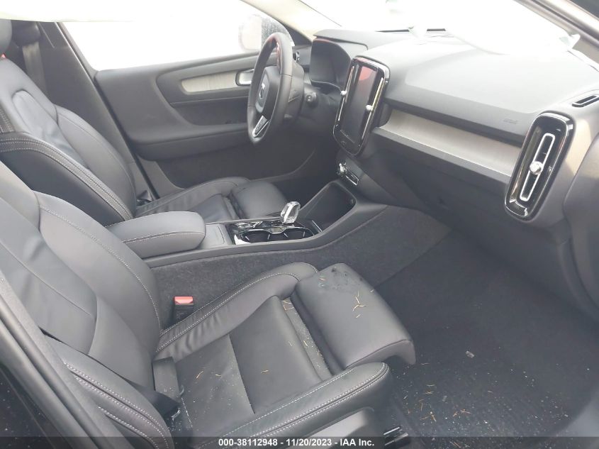 2023 VOLVO XC40 B5 ULTIMATE BRIGHT THEME YV4L12UA7P2055940
