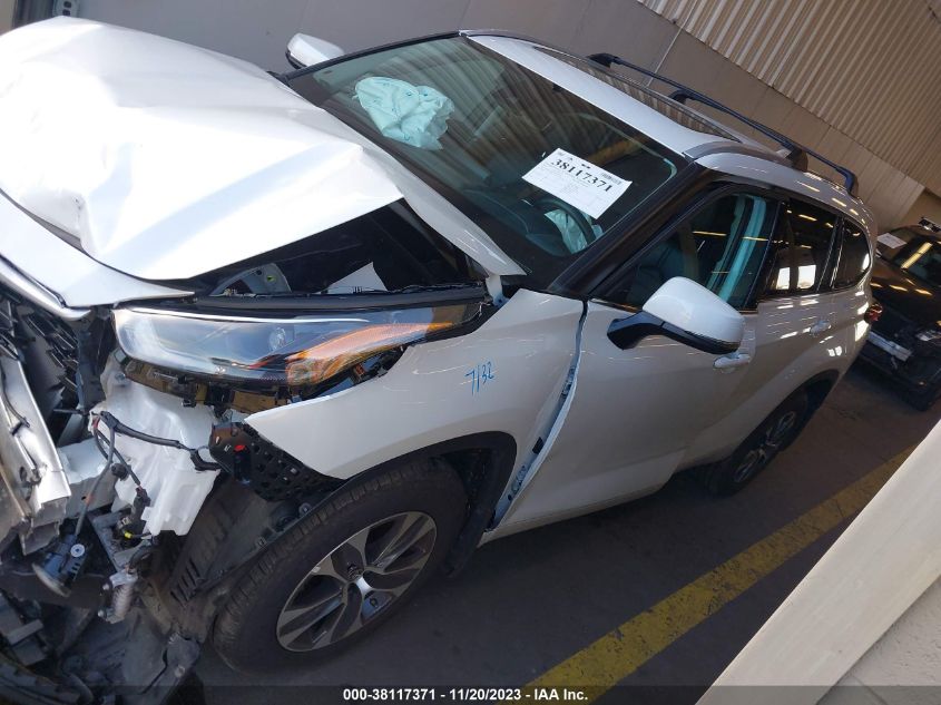 2022 TOYOTA HIGHLANDER XLE - 5TDGZRBH5NS240001