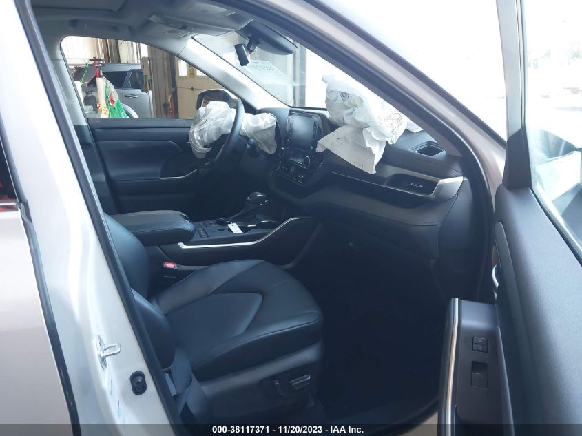 2022 TOYOTA HIGHLANDER XLE - 5TDGZRBH5NS240001