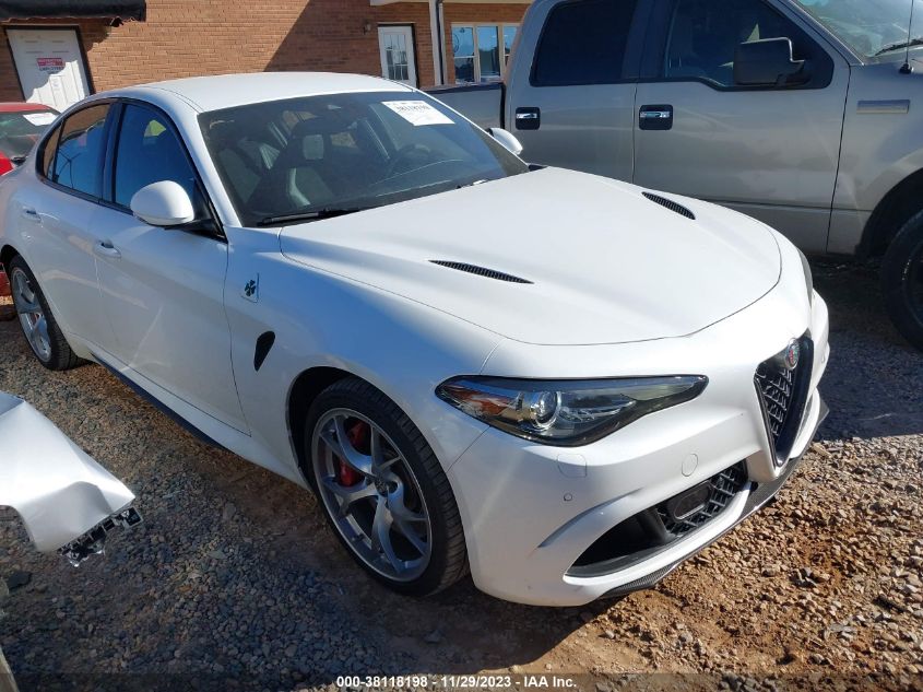 ZARFAEAV8J7567473 ALFA ROMEO GIULIA QUADRIFOGLIO 2018