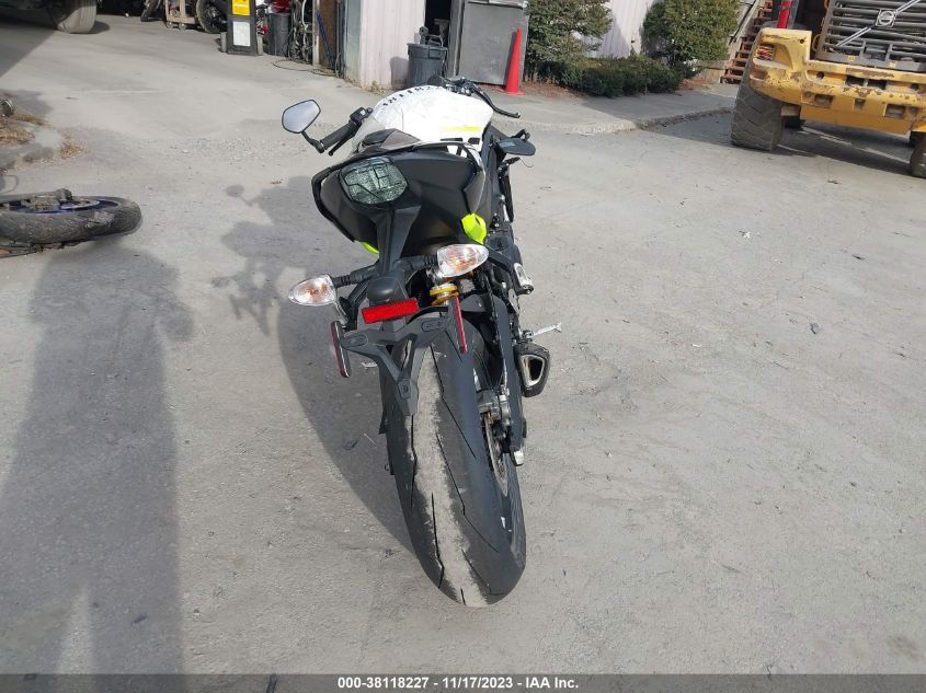 2024 TRIUMPH MOTORCYCLE STREET TRIPLE 765 MOTO2 EDITION - SMTA624K9RTBM2888