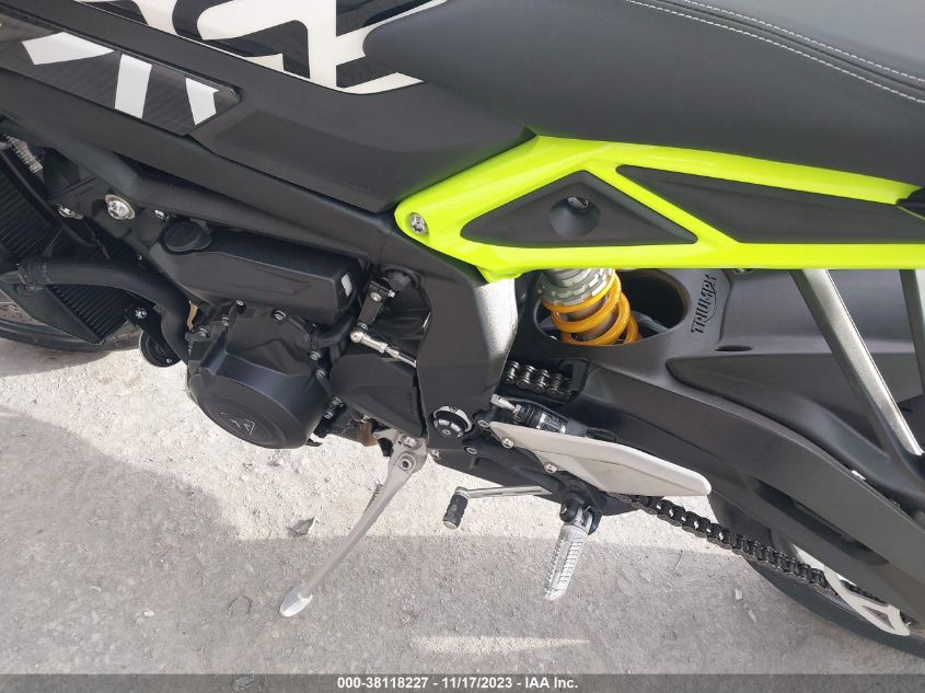 2024 TRIUMPH MOTORCYCLE STREET TRIPLE 765 MOTO2 EDITION - SMTA624K9RTBM2888