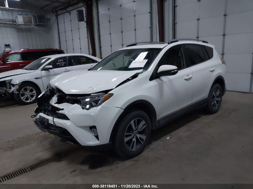 2018 TOYOTA RAV4 XLE - JTMRFREV4JJ261187