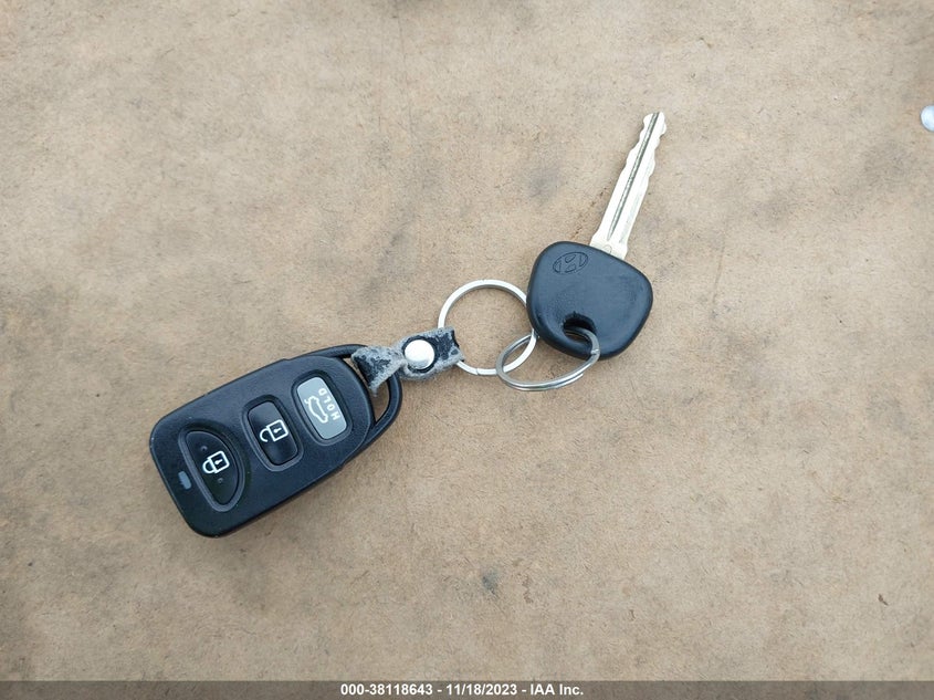 VIN 5NPD84LF4HH173228 2017 HYUNDAI ELANTRA SE