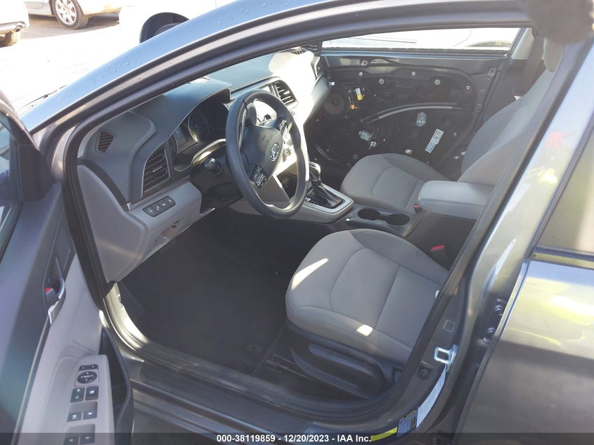 VIN 5NPD84LF3KH480588 2019 HYUNDAI ELANTRA SEL