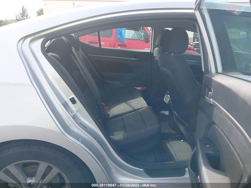 VIN 5NPD84LF6JH213847 2018 HYUNDAI ELANTRA SEL