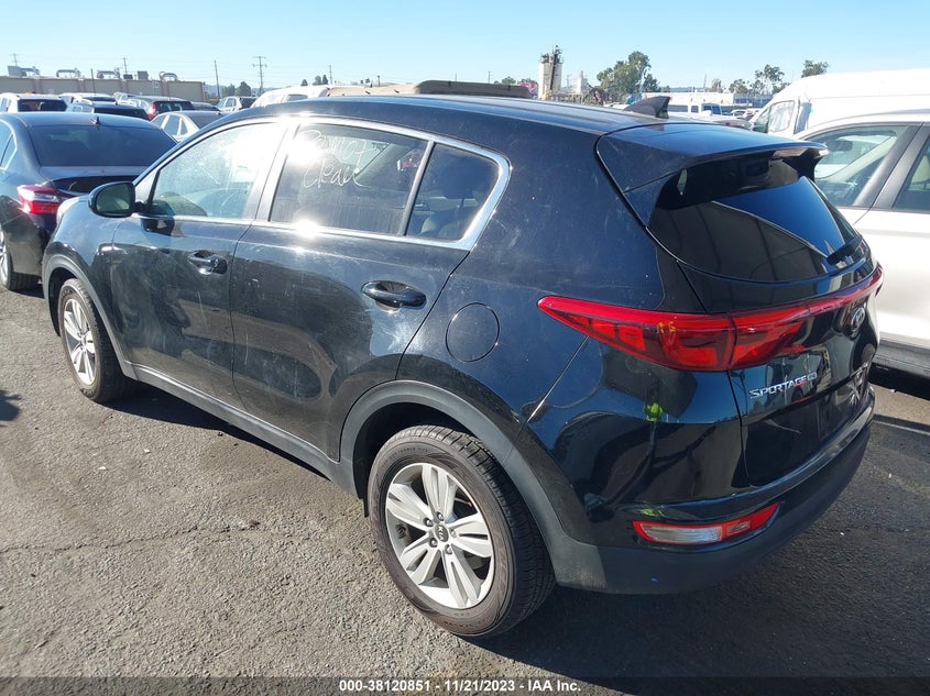VIN KNDPM3AC7J7340557 2018 KIA SPORTAGE LX