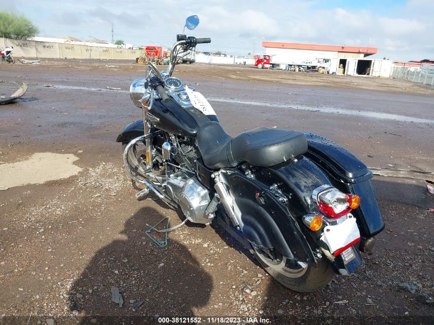 2015 HARLEY-DAVIDSON FLD SWITCHBACK 1HD1GZM39FC327558