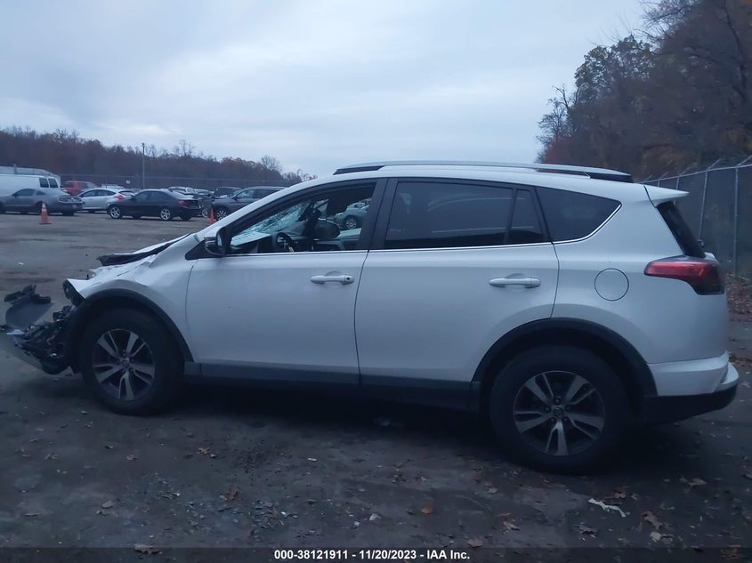 VIN 2T3RFREVXHW552191 2017 TOYOTA RAV4 XLE