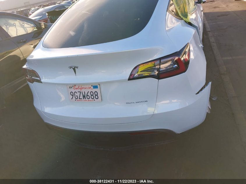 7SAYGDEE1PA140936 Tesla Model Y AWD 17