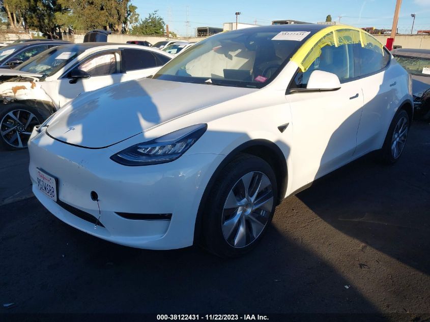 7SAYGDEE1PA140936 Tesla Model Y AWD 2