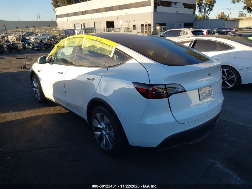 7SAYGDEE1PA140936 Tesla Model Y AWD 3