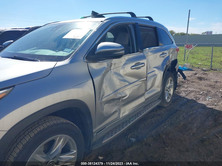 VIN 5TDYZRFH0HS217955 2017 TOYOTA HIGHLANDER LIMITED/LTD PLATINUM