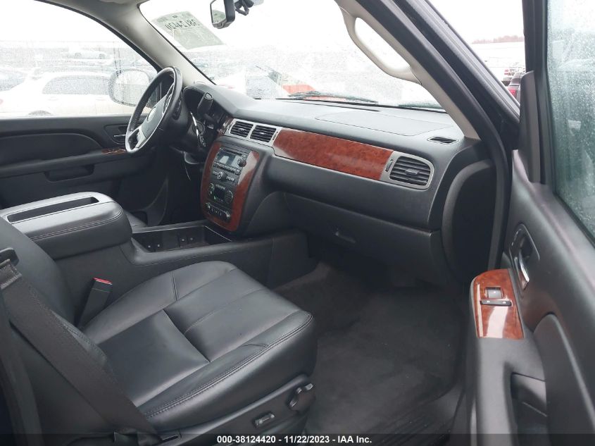 2013 CHEVROLET SUBURBAN 1500 LT - 1GNSKJE71DR187319
