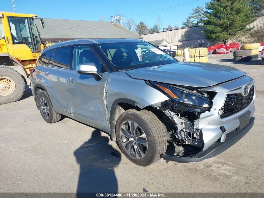 2022 TOYOTA HIGHLANDER XLE - 5TDGZRBH7NS594229