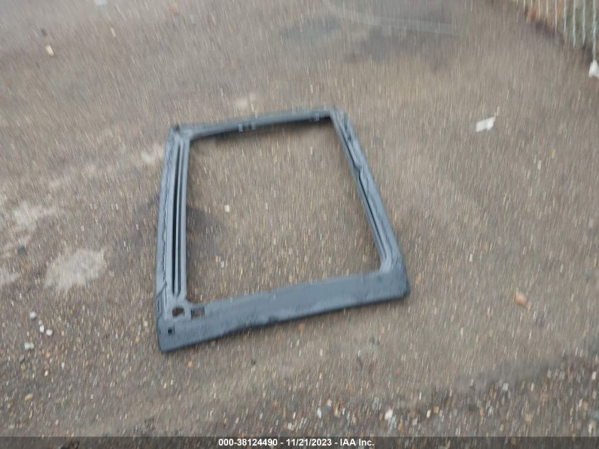 2013 VOLKSWAGEN BEETLE 2.5L - 3VWJP7AT0DM687661