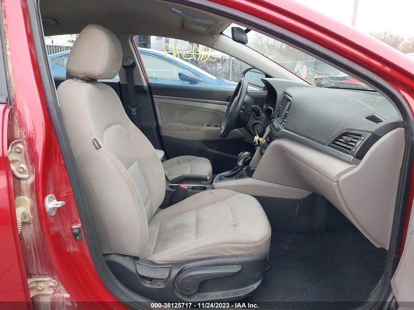 VIN 5NPD84LF9JH230688 2018 HYUNDAI ELANTRA SEL