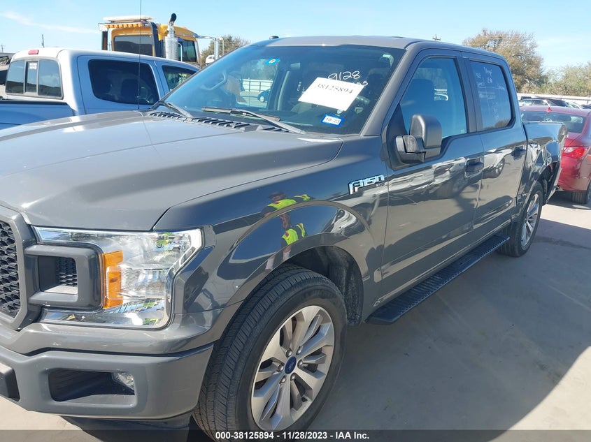 VIN 1FTEW1CP2JFE16195 2018 FORD F-150 XL