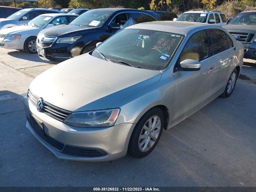 2013 VOLKSWAGEN JETTA 2.5L SE - 3VWDX7AJ4DM237104