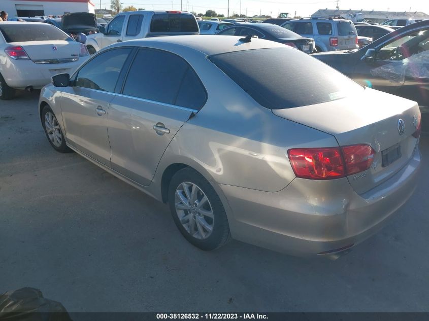2013 VOLKSWAGEN JETTA 2.5L SE - 3VWDX7AJ4DM237104