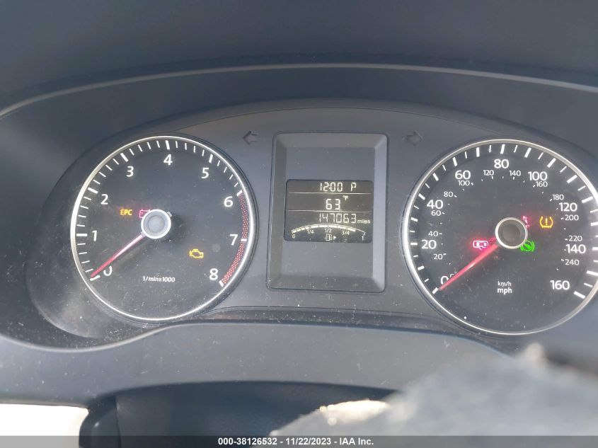 2013 VOLKSWAGEN JETTA 2.5L SE - 3VWDX7AJ4DM237104
