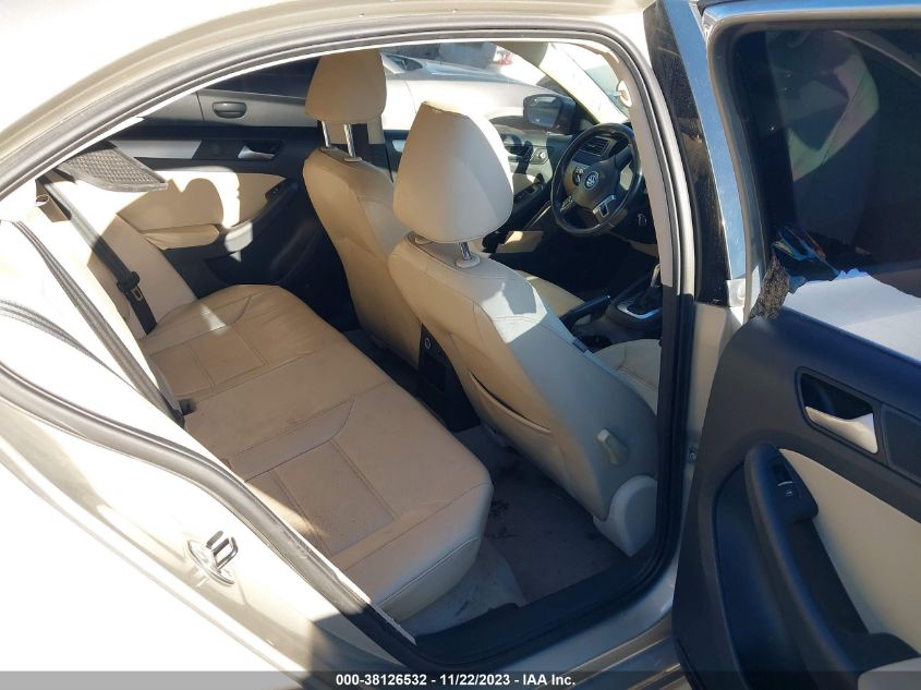 2013 VOLKSWAGEN JETTA 2.5L SE - 3VWDX7AJ4DM237104